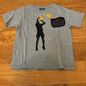 Yporque Boy’s Grey T-Shirt Size 6Y